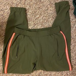 olive green old navy joggers great condition! Sz S